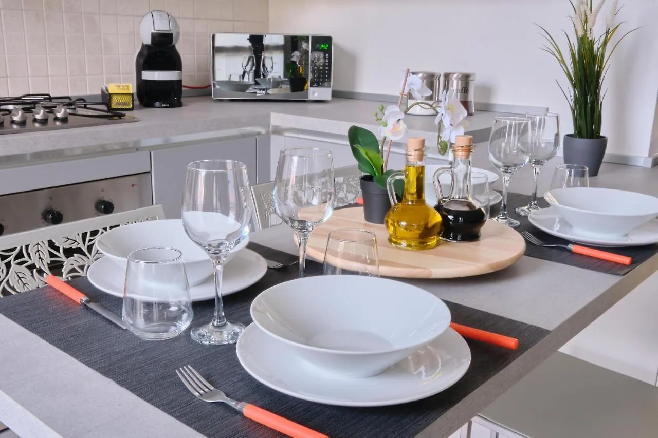 Seveso-Stazione Design, Wifi & Garage Privato Apartment  Seveso