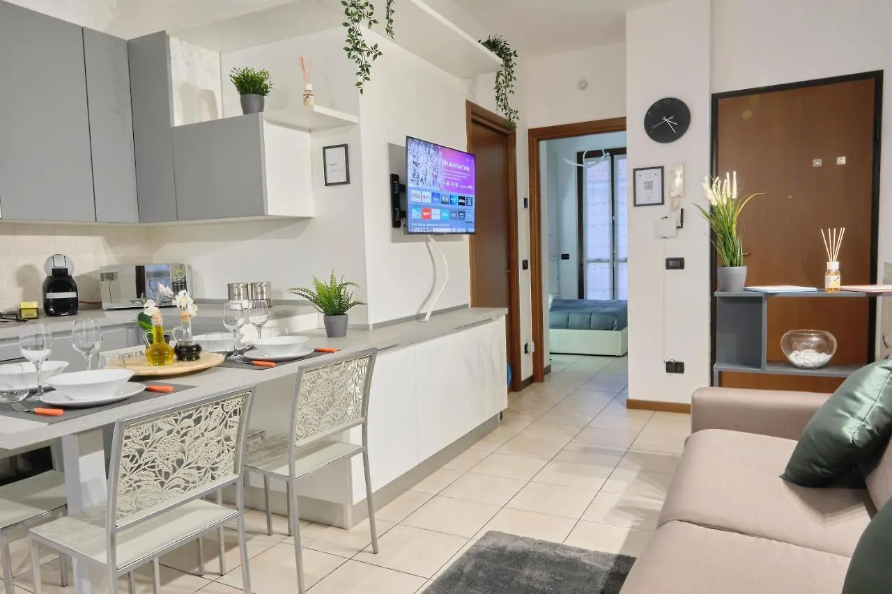 Seveso-Stazione Design, Wifi & Garage Privato Apartment Italy